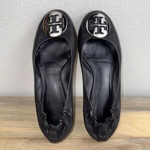 Tory Burch Reva Ballet Flats Black Leather Silver T Medallion Size 7.5